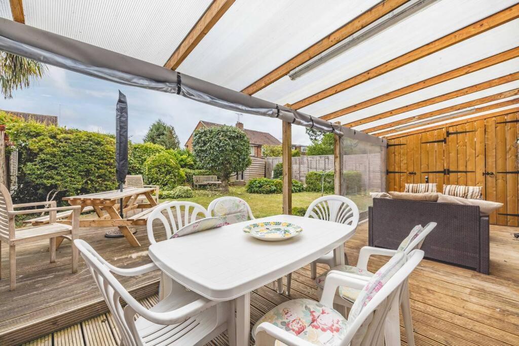 3-Bed Family Home With Parking & Large Garden Windsor Exterior photo